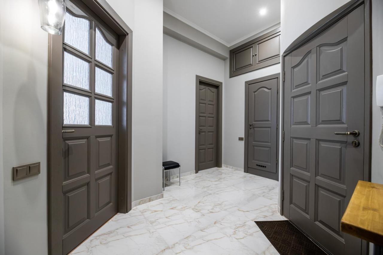 3 Room Apartments On Galytska 리비프 외부 사진